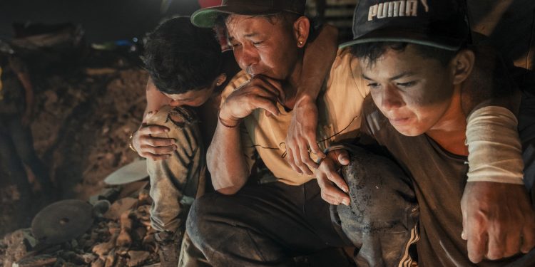 'Estamos aqui, vivos': Irmãos enfrentam novo terremoto na Colômbia após perder parte da família em tragédia na Venezuela