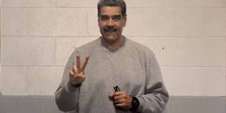 'Estamos firmes', diz Maduro ao publicar fotos da prisão