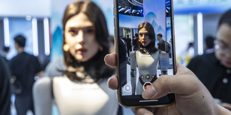 'Eu, robô': feira de humanoides na China impressiona com modelos ultrarrealistas; veja fotos