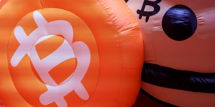 'Hackers' acham falha e roubam US$ 110 milhões em Bitcoins de carteiras consideradas invioláveis
