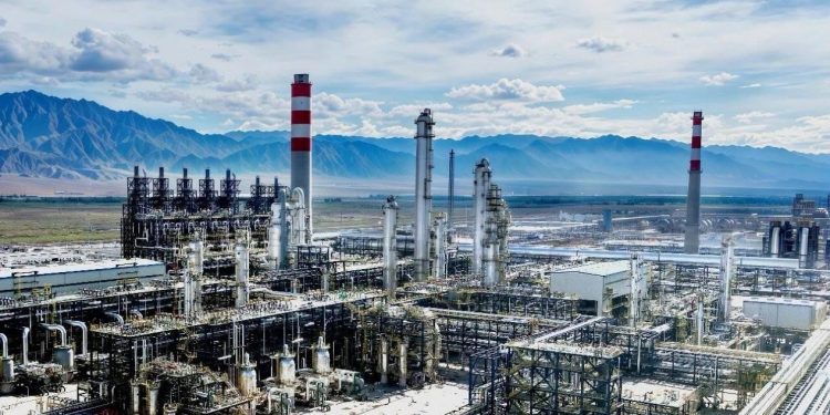 'Mais resistente': China desenvolve borracha sintética com terras raras para pneus de veículos elétricos