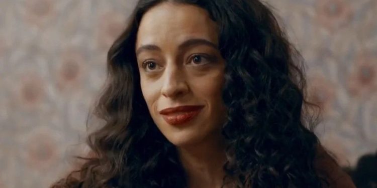 'Quem ama cuida': Lyris esconde segredo de Adriana