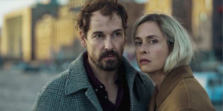 'Unfamiliar', na Netflix: aventura de espionagem agrada sem fugir da fórmula