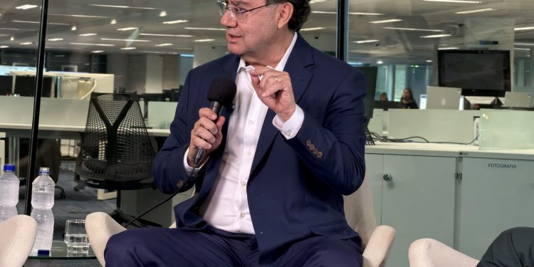 'Vou convidar juristas do Brasil e estrangeiros para analisar anistia a Bolsonaro', diz Augusto Cury