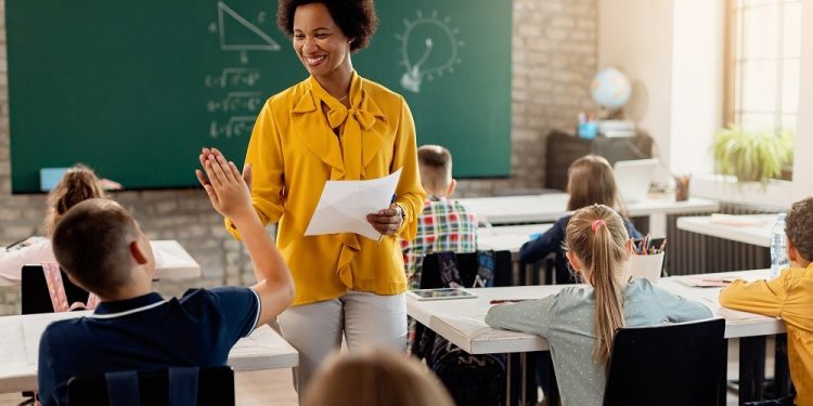 A desonra inadmissível: violência contra o professor