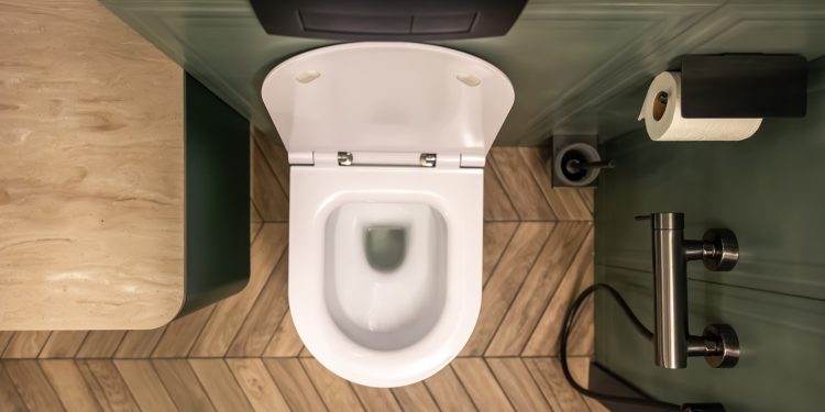 Acordar várias vezes para urinar: saiba quando isso é normal e quando você precisa de atendimento médico urgente