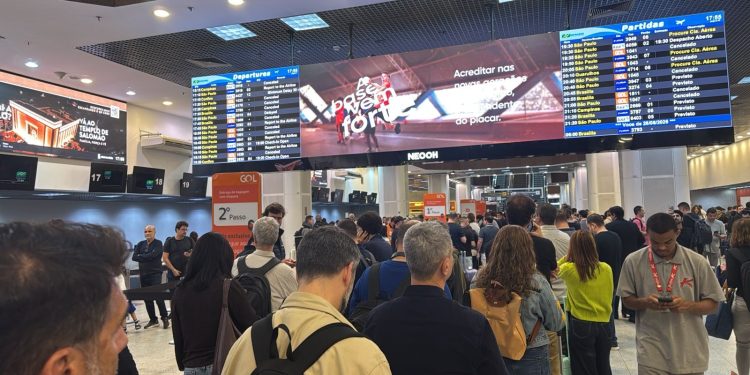 Aeroporto Santos Dumont fecha após jatinho derrapar e sair da pista durante pouso