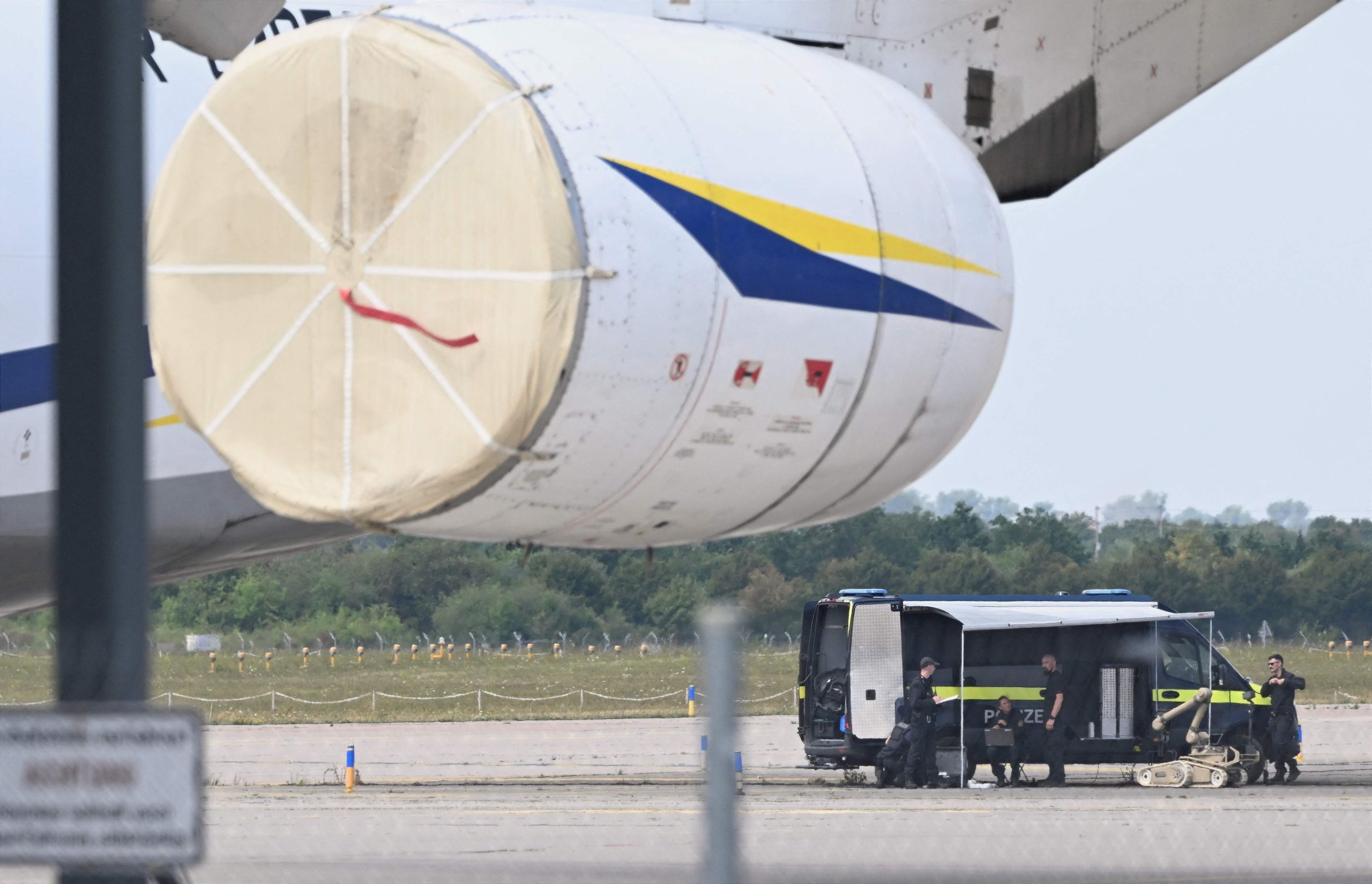Aeroporto na Alemanha é fechado após descoberta de drone explosivo perto de avião de carga ucraniano