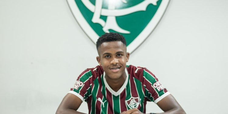 Agenciado pela mesma empresa de Vini Jr., promessa de Xerém assina primeiro contrato com Fluminense; multa é de R$ 360 milhões
