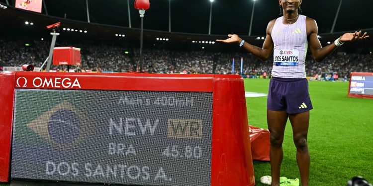 Alison dos Santos bate recorde mundial dos 400m com barreiras na Diamond League em Zurique