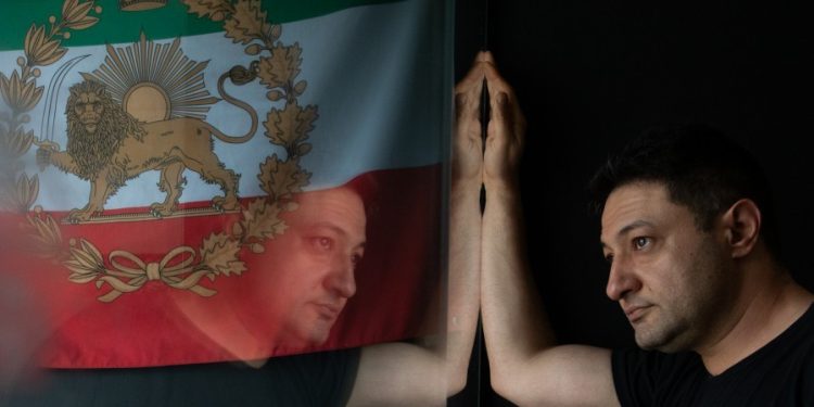 Alta de preços e desvalorização da moeda: Guerra empobrece e isola o Irã, relatam iranianos radicados no Brasil