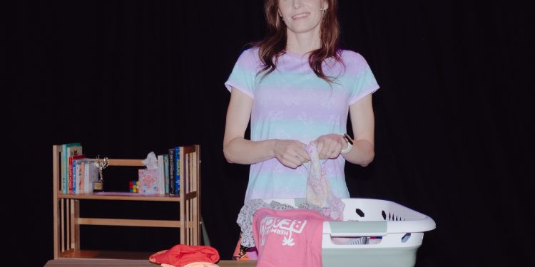 Amanda Knox faz stand-up comedy sobre período que passou presa na Itália, acusada de homicídio pelo qual acabou absolvida