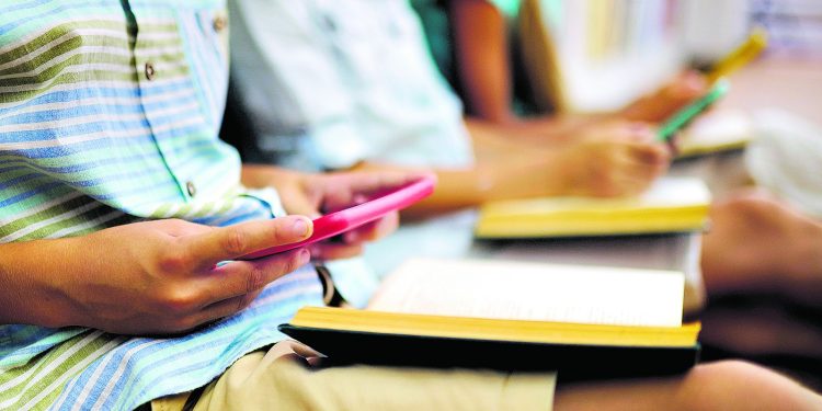 Ambiente digital enfim desperta para a proteção a menores
