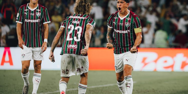 Análise: em tarde que idolatrias foram postas à prova, Fluminense ressurge com virada que devolve confiança
