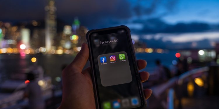 Anúncios falsos em redes sociais usa Desenrola para enganar usuários, diz estudo