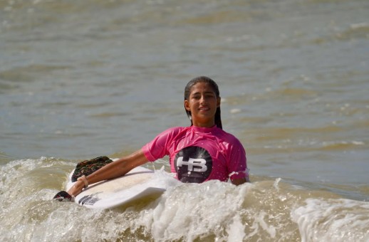 Aos 13 anos, capixaba que já surfou em Nazaré se prepara para o Itacoatiara Big Wave
