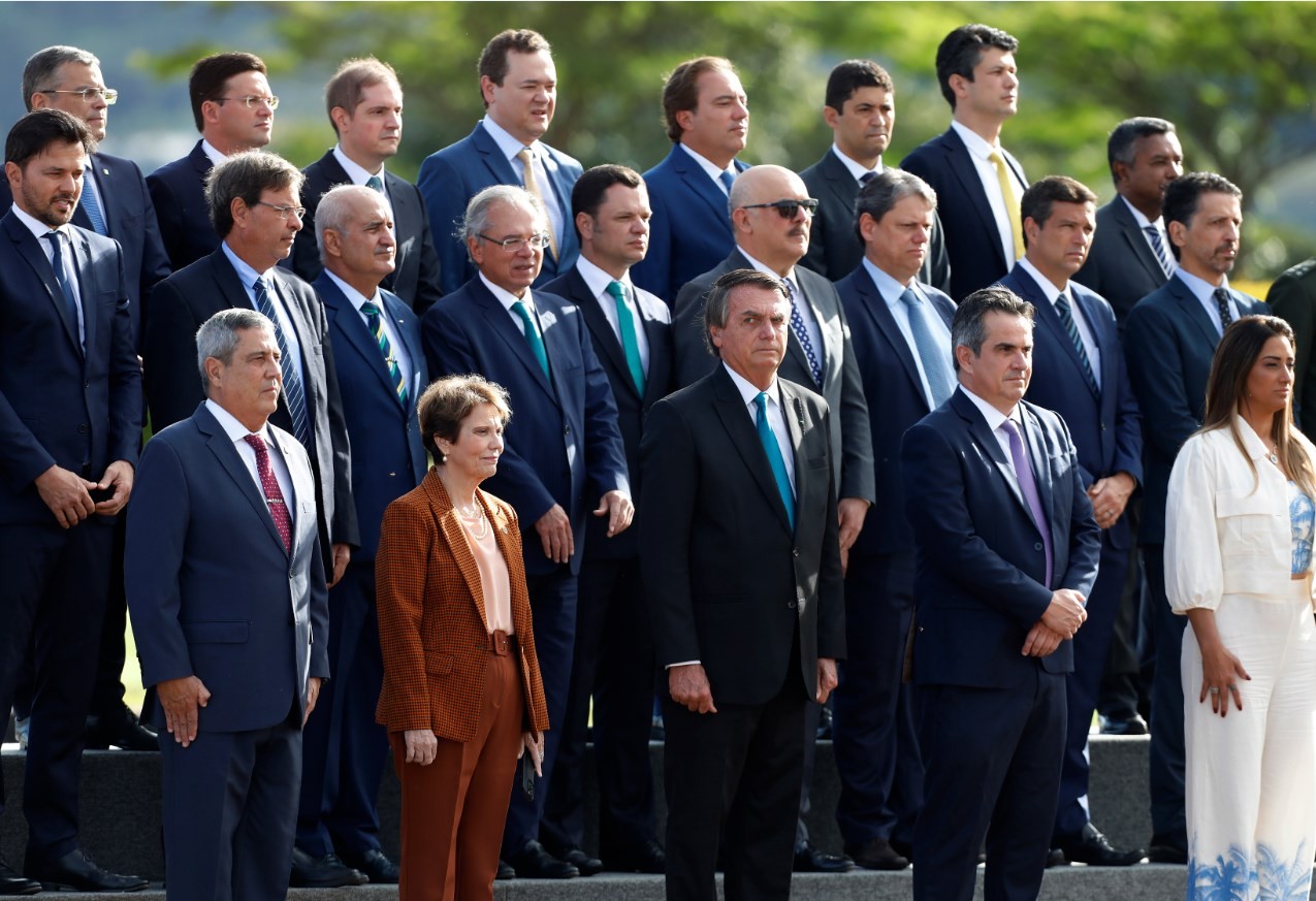 Apenas 12 dos 54 ex-ministros do governo Bolsonaro estarão nas urnas em outubro