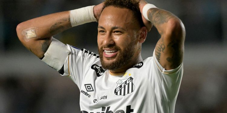 Apesar do leilão, Neymar estará à disposição do Santos no jogo decisivo contra o Remo na Copa do Brasil