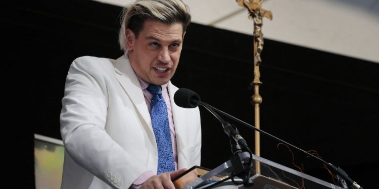 Apoiador das políticas de imigração de Trump, influenciador de extrema direita britânico é deportado dos EUA