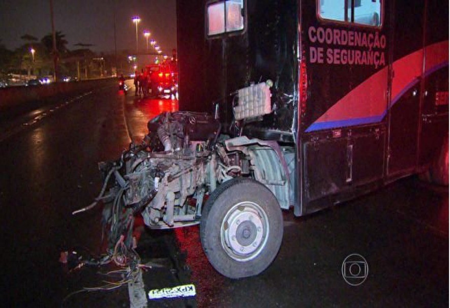 Após acidente na Avenida Brasil, Justiça eleva para R$ 40 mil indenização de servidora que trabalhou 19 horas seguidas