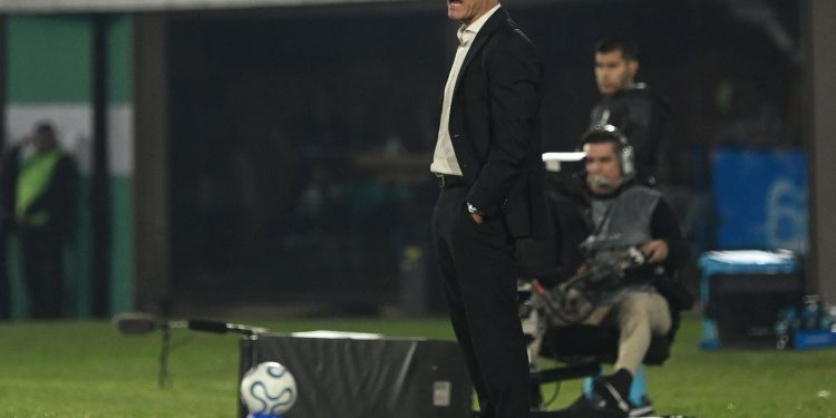 Após classificação na Sul-Americana, Pedro Emanuel diz que Vasco vai com força total nas três competições: 'Não vou abdicar'