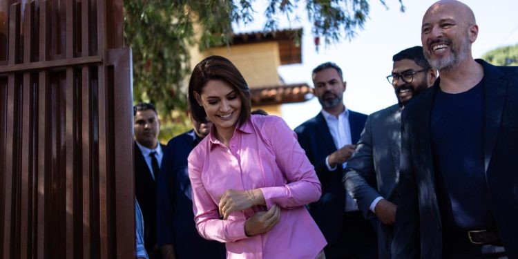 Após crise, Michelle e Flávio têm reencontro ‘leve’, oram e gravam juntos: os bastidores do evento