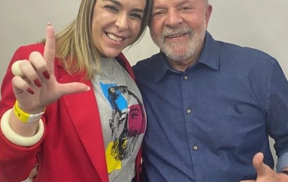 Após entrevista na TV Globo, bolsonaristas resgatam fotos de Lula com lobista amiga de Lulinha: 'Conhece ou não?'