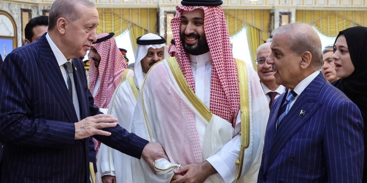 Arábia Saudita, Turquia e Paquistão assinam pacto conjunto de defesa ‘contra qualquer ato de agressão’