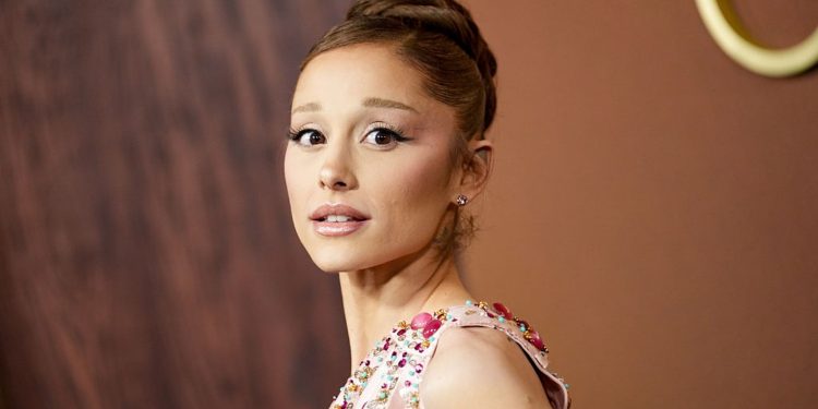 Ariana Grande e os comentários sobre sua aparência: o que especialistas dizem sobre a magreza extrema