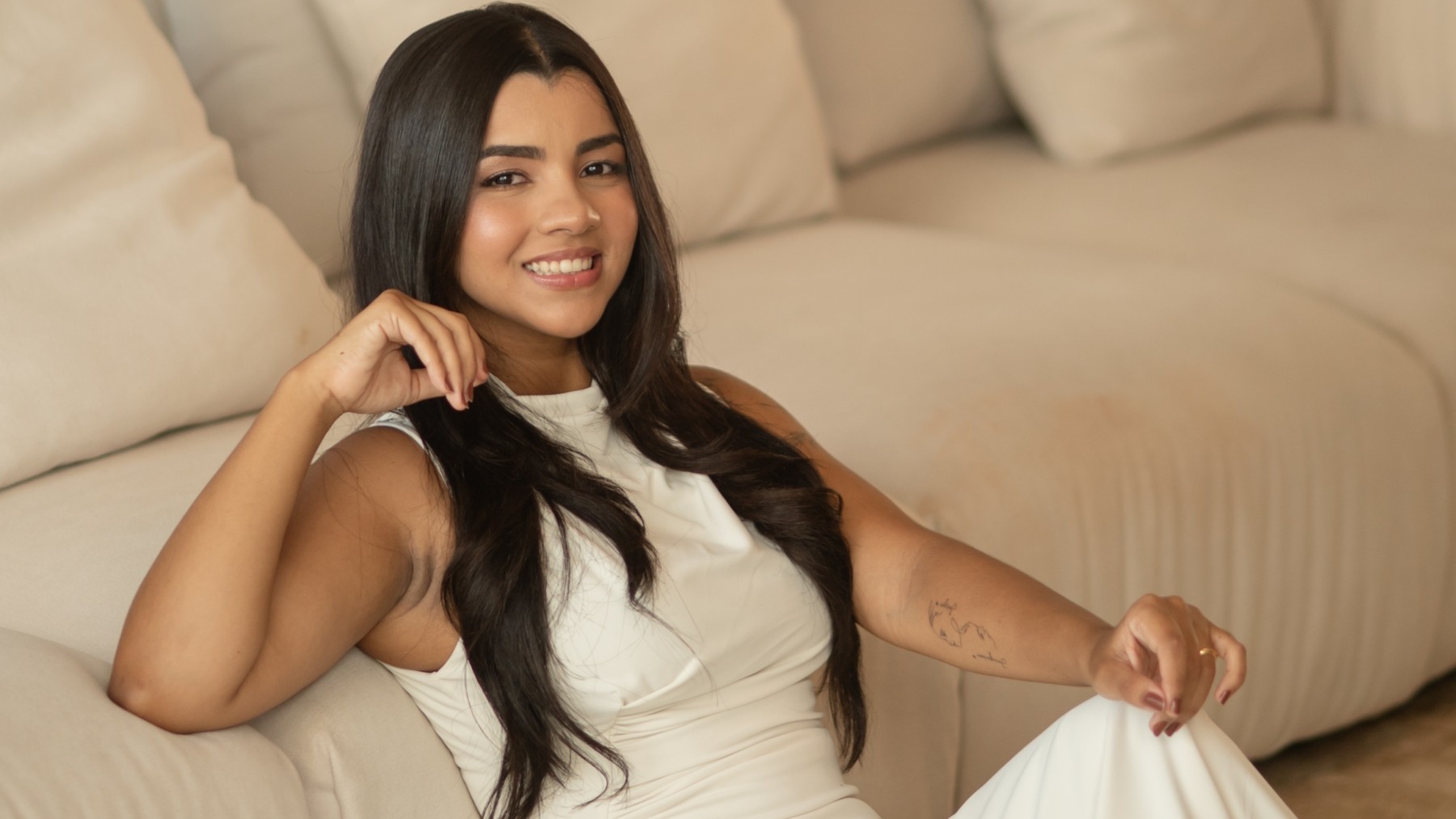 Ary Mirelle fala sobre casamento com João Gomes, exposição dos filhos e cuidados com o corpo após duas gestações