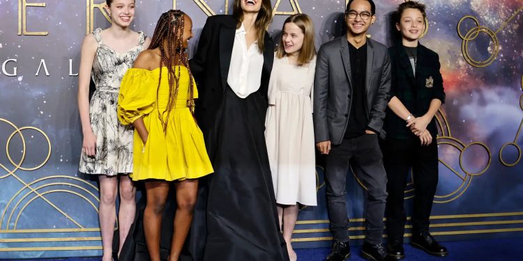 Assim como os filhos de Angelina Jolie e Brad Pitt, brasileiros recorrem à Justiça para retirar o sobrenome do pai