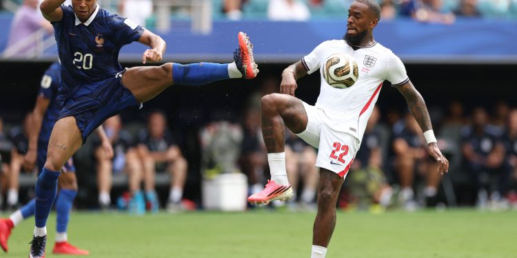 Atacante que disputou a Copa do Mundo pela Inglaterra é acusado de agressão após briga em boate