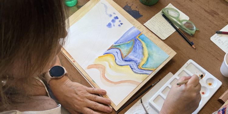 Ateliê da Barra une mapa astral e aquarela em vivência de autoconhecimento