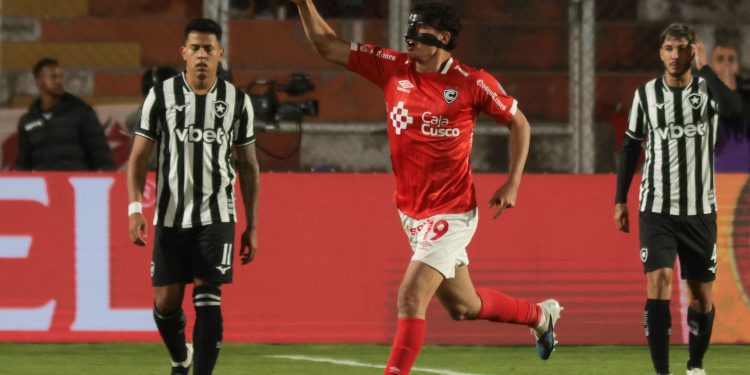 Atuação catastrófica do Botafogo na Sul-Americana rende memes e revolta na web; veja reações