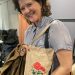 Autora mais lida do Brasil tem um jeito particular de autografar seus livros; conheça