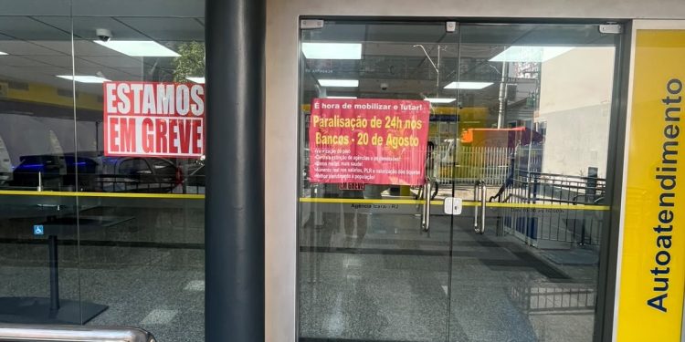 Bancários paralisam atividades por 24 horas em todo o país nesta quinta-feira