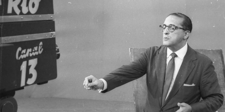 Biografia revela último artigo escrito (e não publicado) por Carlos Lacerda na véspera do suicídio de Vargas