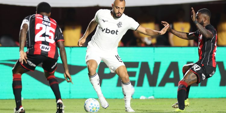 Botafogo joga mal e perde para o Vitória em Salvador