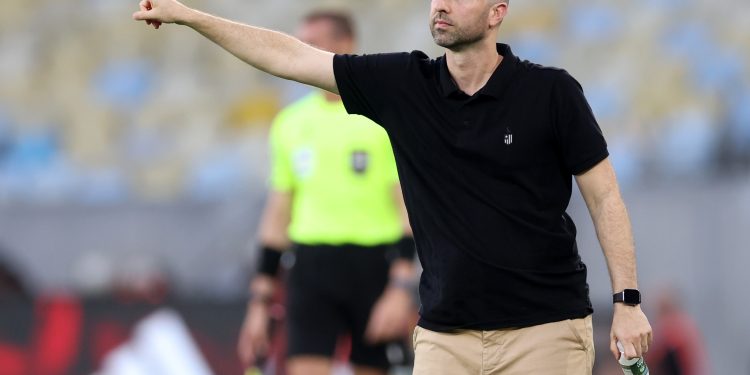 Botafogo mantém Bellão e busca reforços para zaga e ataque após derrota para o Flamengo