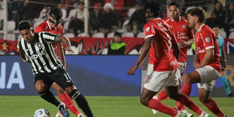 Botafogo vive noite de vexame, sofre seis gols do Cienciano e se complica na Sul-Americana
