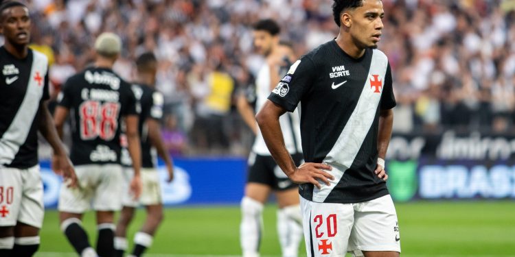 Brenner passará por cirurgia após lesão no pé e pode perder a temporada; Vasco busca reposição