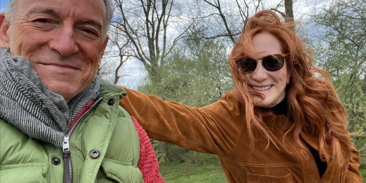 Bruce Springsteen revela que esposa está em remissão de câncer raro