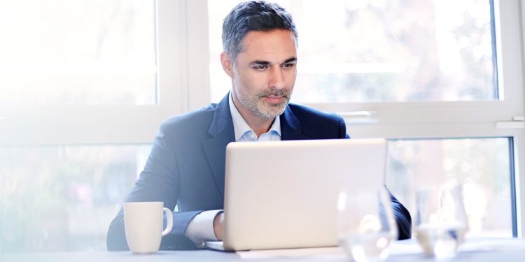 CFOs priorizam tecnologia e IA, aponta Grant Thornton