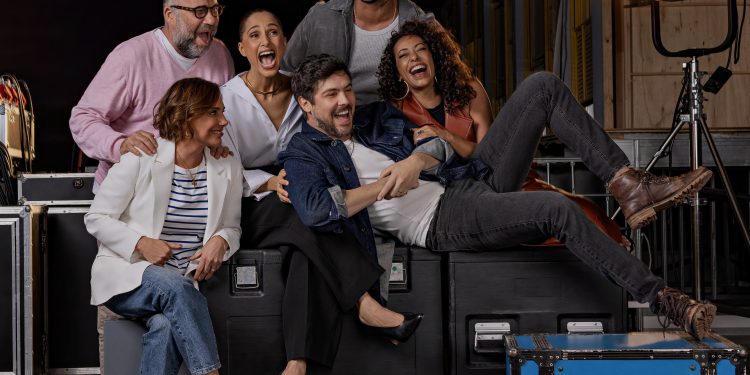 Camila Pitanga, Sergio Guizé e Xamã estão no elenco de série da Netflix do mesmo criador de 'Os normais'. Veja quem mais fará e confira foto exclusiva