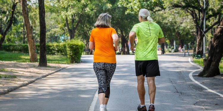 Caminhar é saudável, mas nem sempre é suficiente: como transformar uma caminhada em exercício