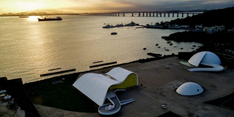 Campeonato de 'farmar aura' promete prêmio em dinheiro e influenciadores, mas enfrenta impasse com a Prefeitura de Niterói