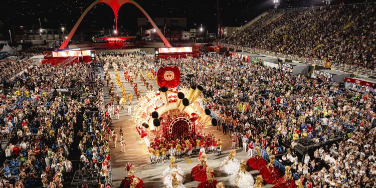 Carnaval 2027: venda de ingressos para arquibancadas da Sapucaí abrem nesta sexta (7); saiba como comprar
