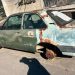 Carros abandonados são retirados das ruas de Niterói