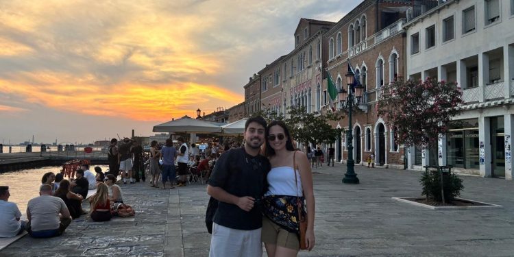 Casal de brasileiros vê eclipse durante lua de mel na Itália: 'presente de casamento'; veja imagens