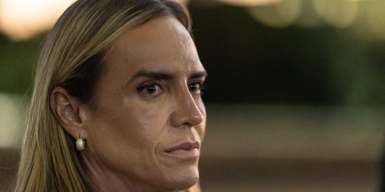 Celina é alvo de adversários por crise do BRB no caso Master e tenta se descolar de Ibaneis em debate no DF